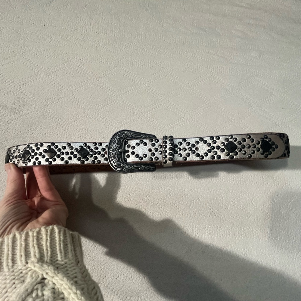 Idyllwind Genuine Leather Silver Studded Belt Western Sz M Stud - Picture 4 of 16